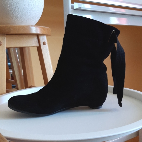FLY LONDON Victorian Ankle Boots - Picture 8 of 16